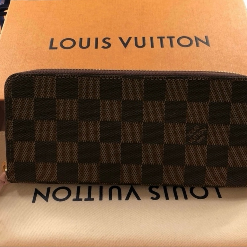 LIKE NEW - AUTHENTIC LOUIS VUITTON - CLEMENTE WALLET IN BALLERINE
